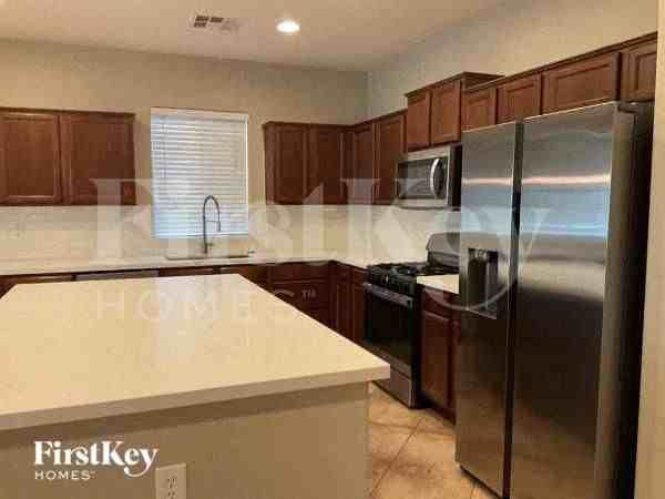 17017 W Magnolia St - Photo 6 of 10