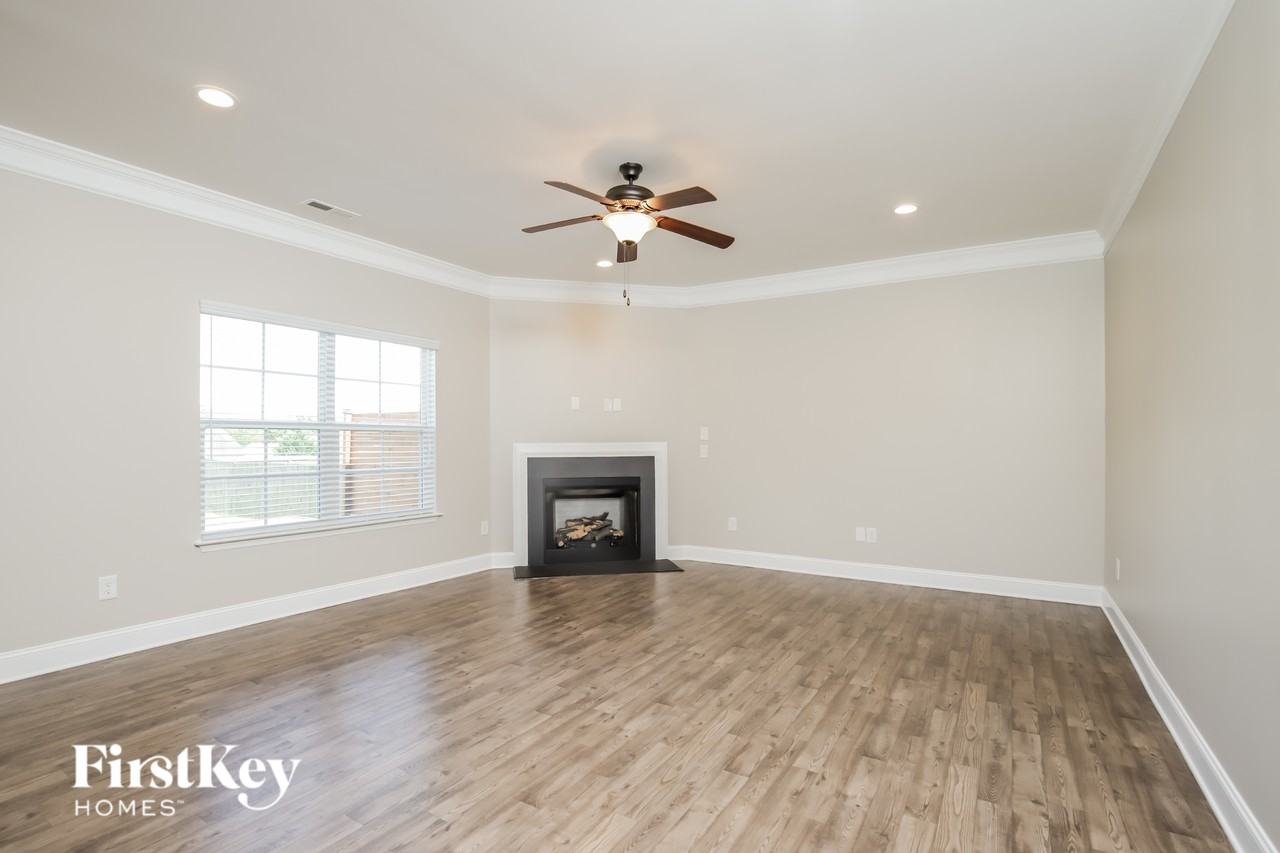 6709 Barton Creek Dr - Photo 2 of 15