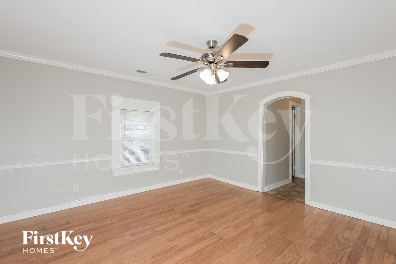 5217 Central Dr - Photo 3 of 17