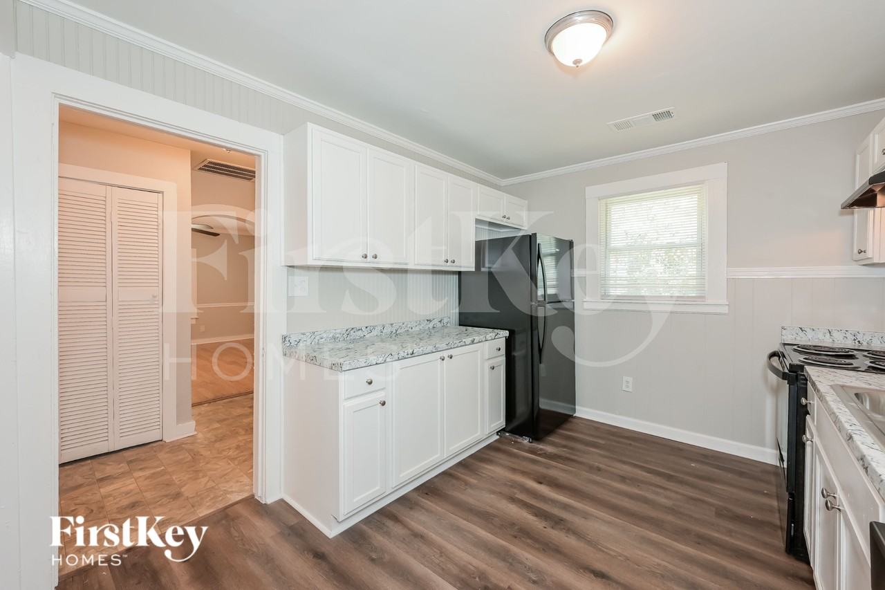 5217 Central Dr - Photo 7 of 17