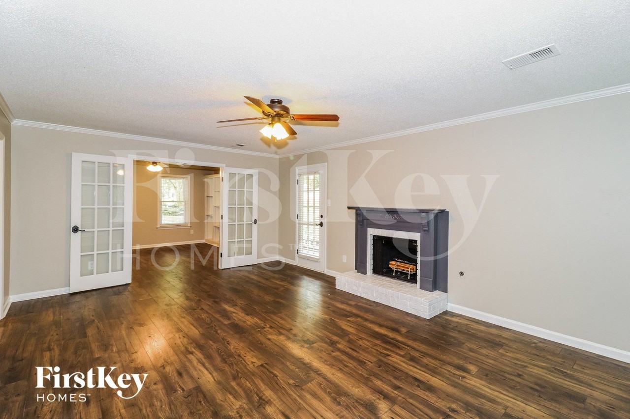 3380 Bluebridge Ln - Photo 4 of 15