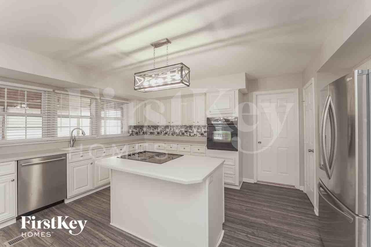 9600 Runswyck Ct - Photo 6 of 15