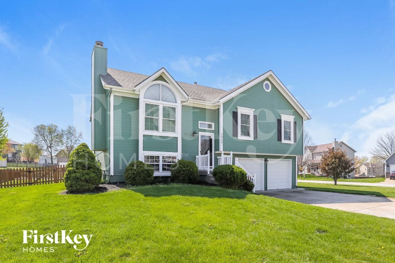 1009 Peggy Dr - Photo 2 of 15