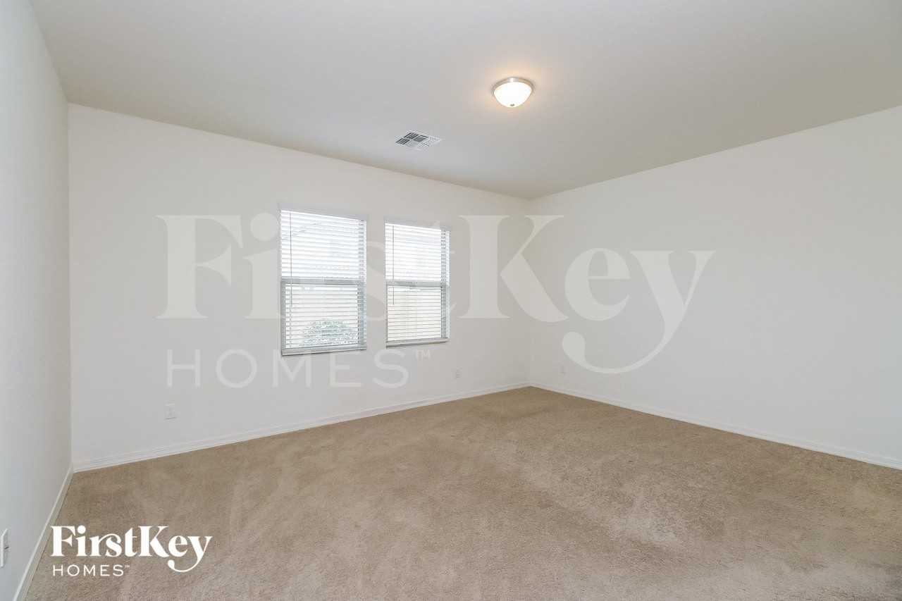 370 W Powell Dr - Photo 6 of 15