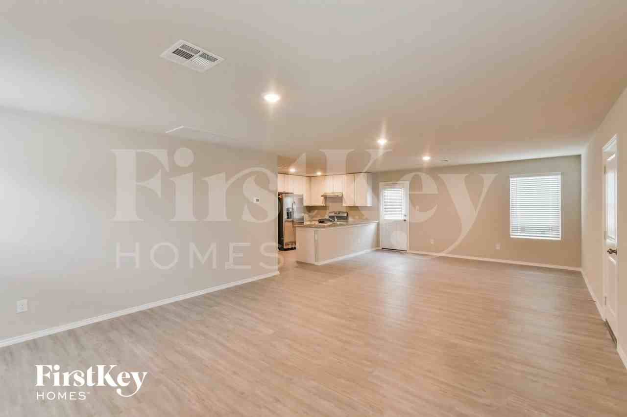 10711 Giacconi Dr - Photo 4 of 15