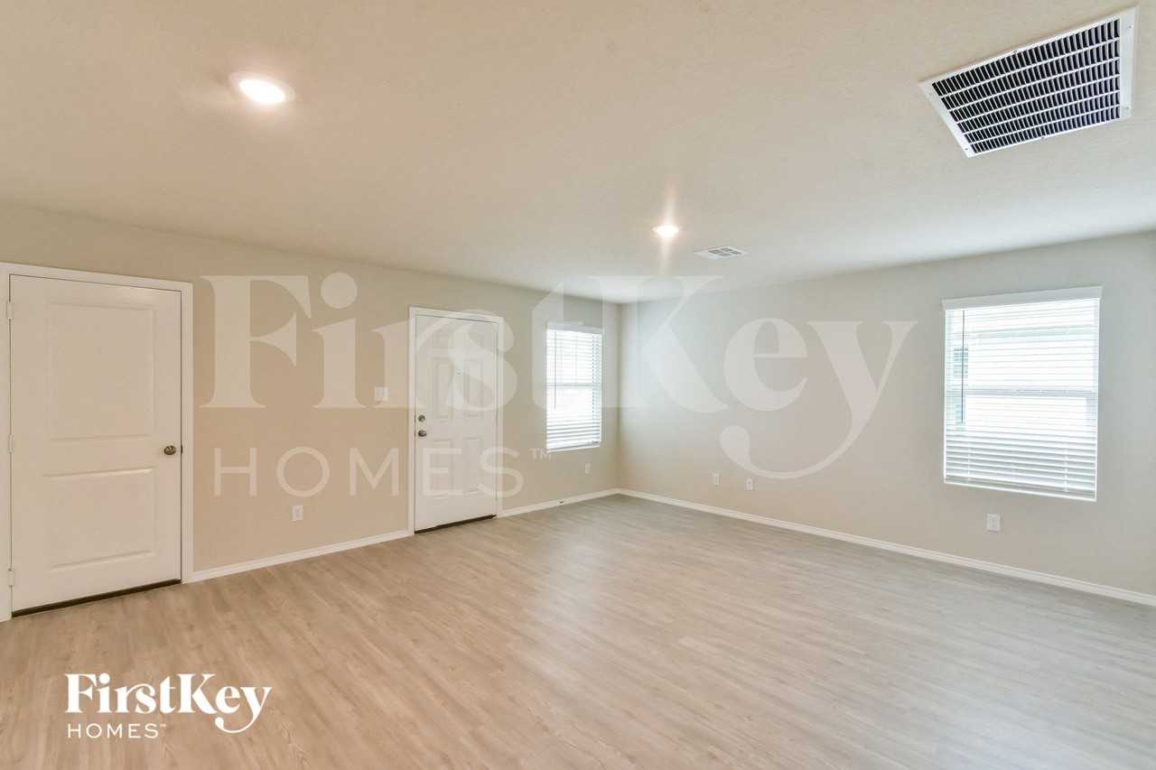 10711 Giacconi Dr - Photo 6 of 15