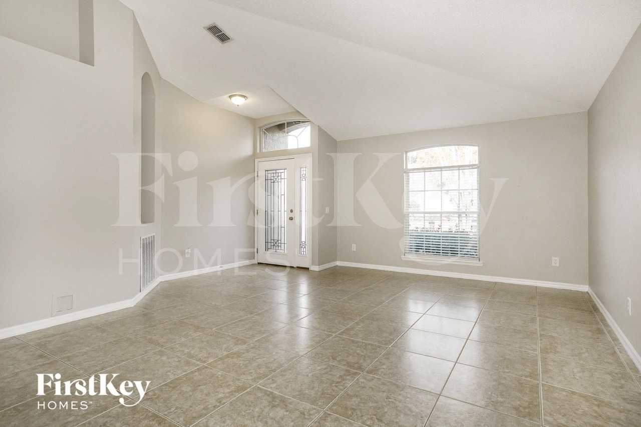 1689 Austin Ln - Photo 4 of 15