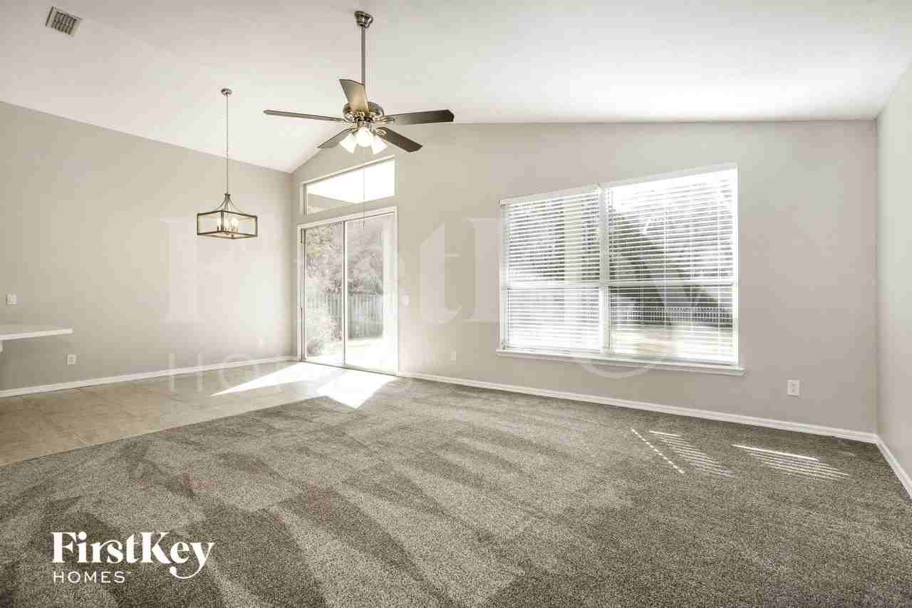 1689 Austin Ln - Photo 7 of 15