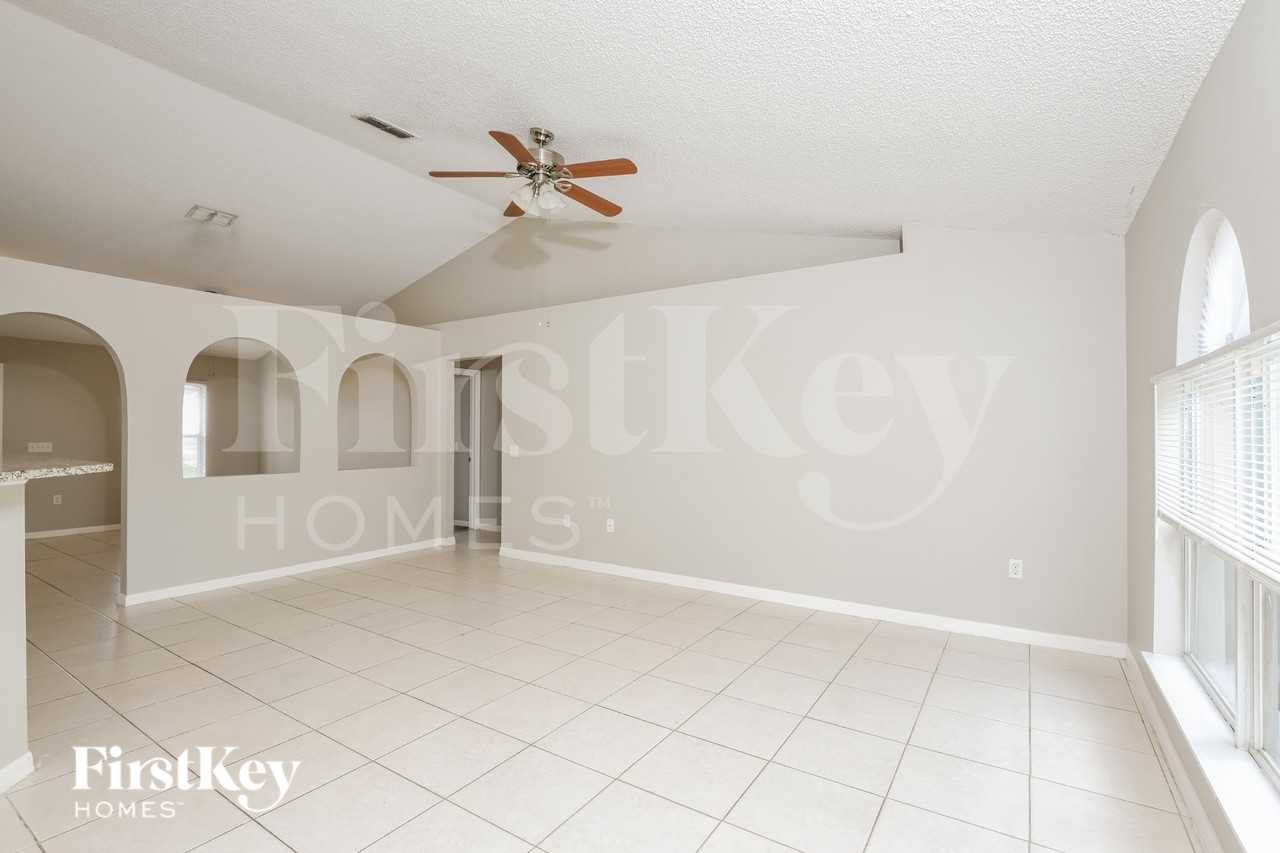 681 Sauders Rd Se - Photo 5 of 16