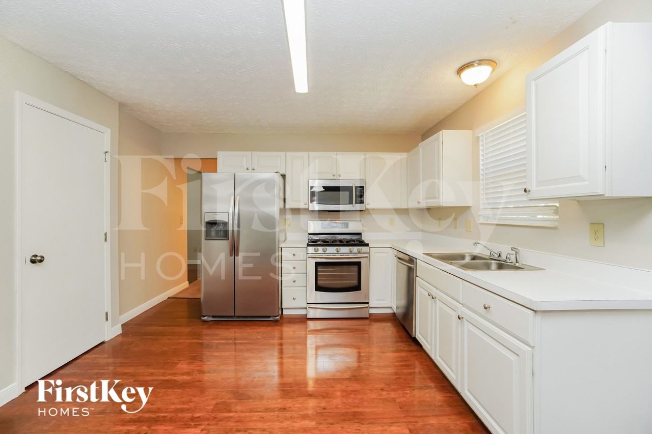 6594 Danbury Dr - Photo 7 of 15