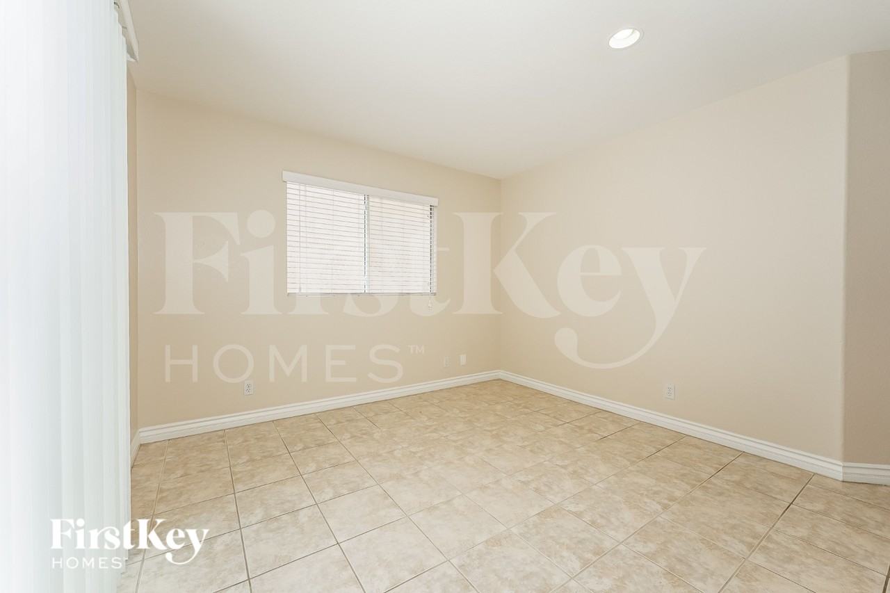 6528 Feather Peak St - Photo 6 of 16