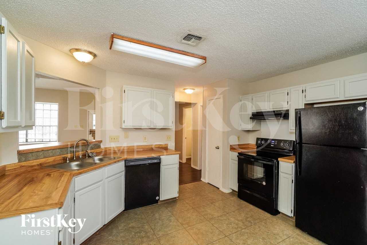 5122 Lakebend East Dr - Photo 5 of 15