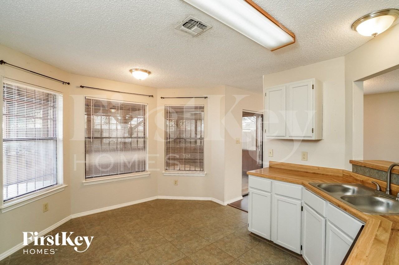 5122 Lakebend East Dr - Photo 6 of 15