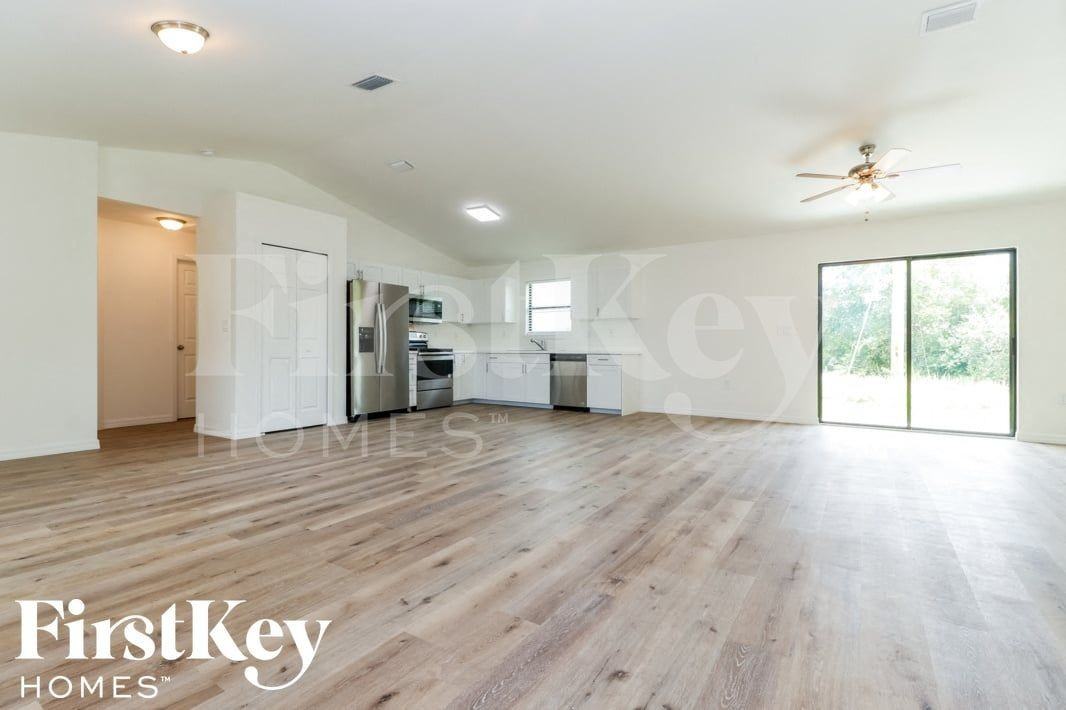 50 Queen Ct - Photo 3 of 15