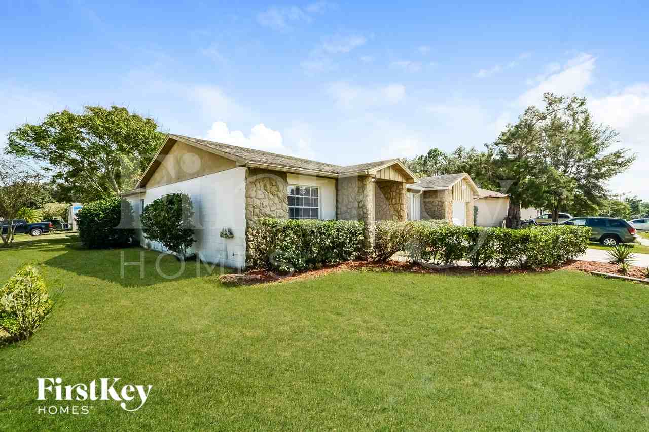 433 Northwestern Ave - Photo 3 of 15