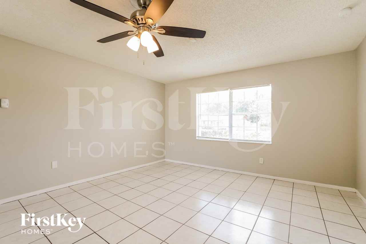 433 Northwestern Ave - Photo 4 of 15