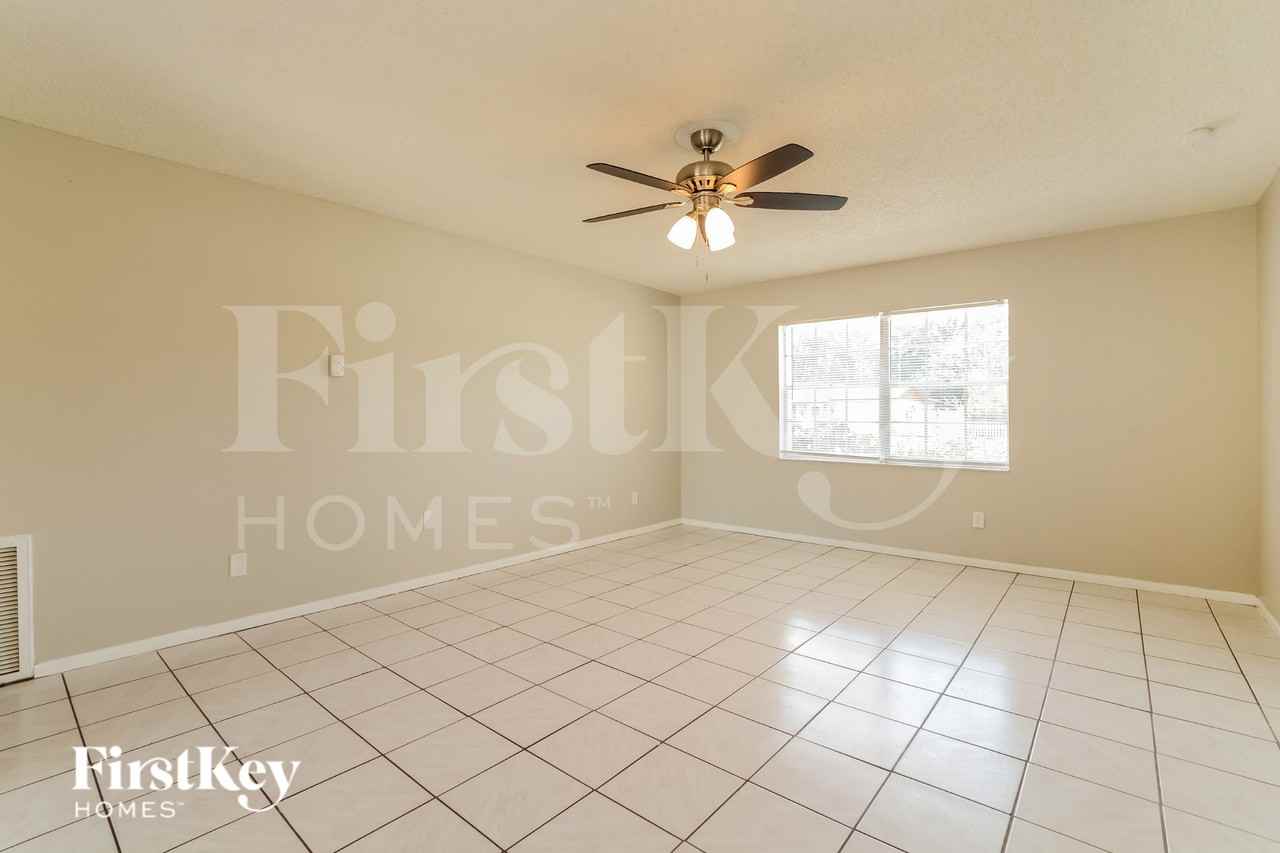 433 Northwestern Ave - Photo 5 of 15