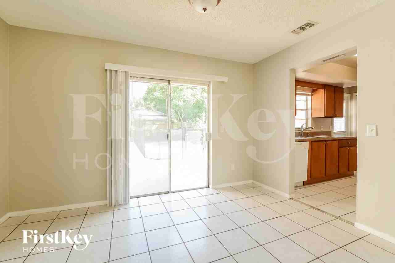 433 Northwestern Ave - Photo 6 of 15