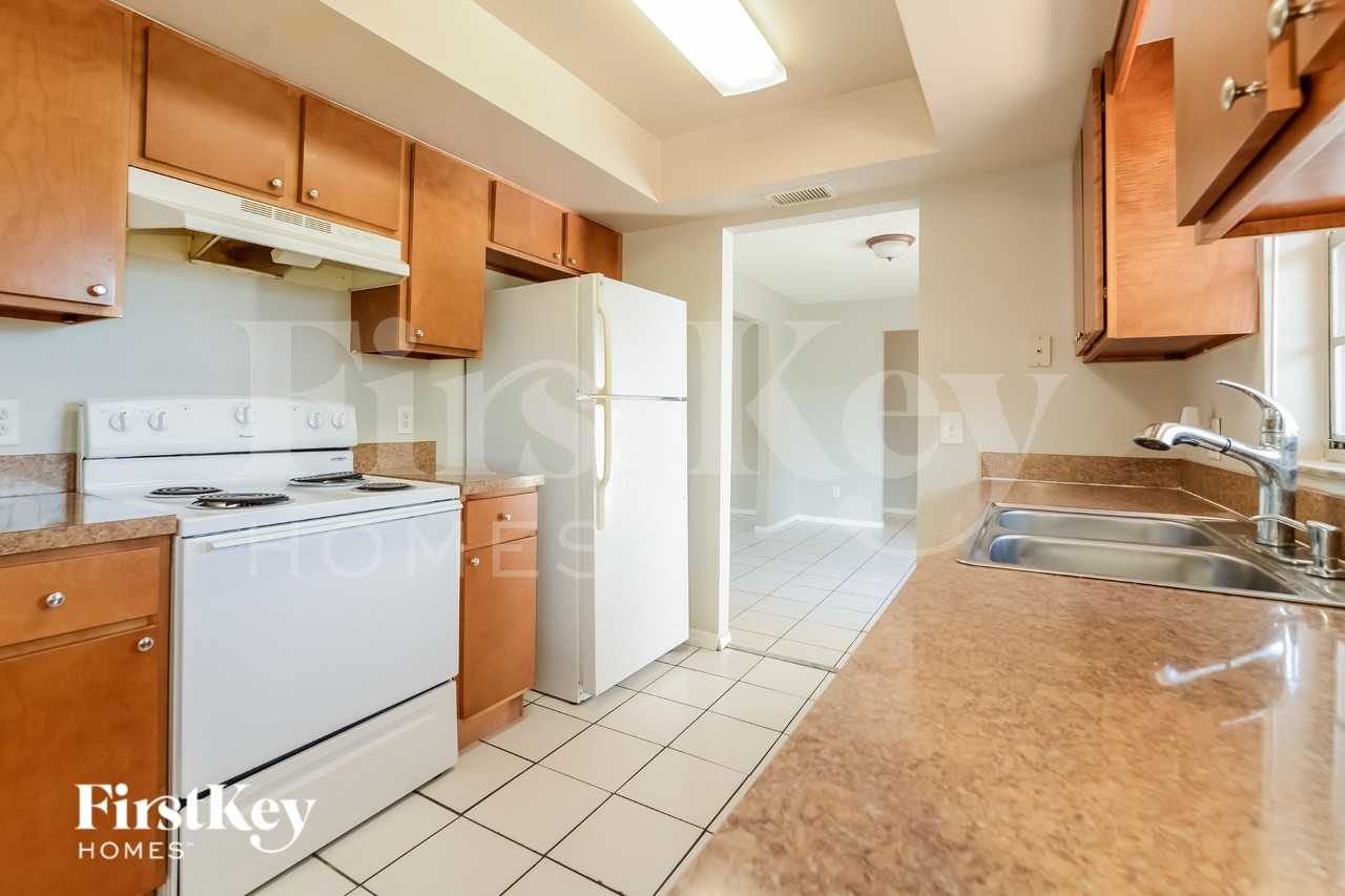 433 Northwestern Ave - Photo 7 of 15