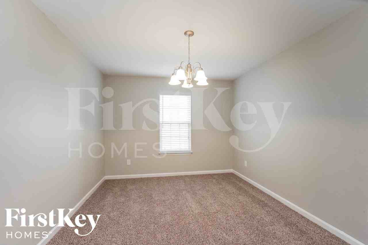 3503 Whitworth Dr - Photo 4 of 15