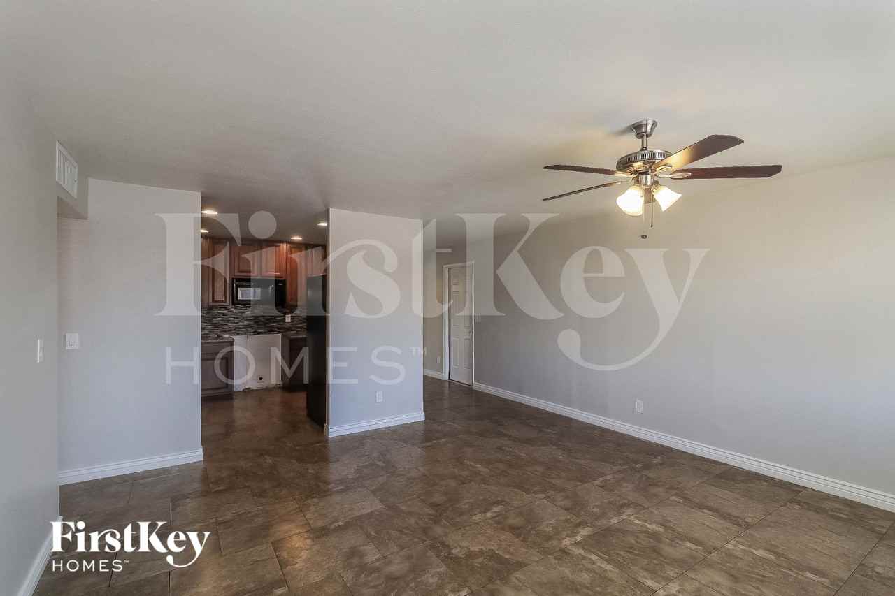 3301 W Windrose Dr - Photo 5 of 15