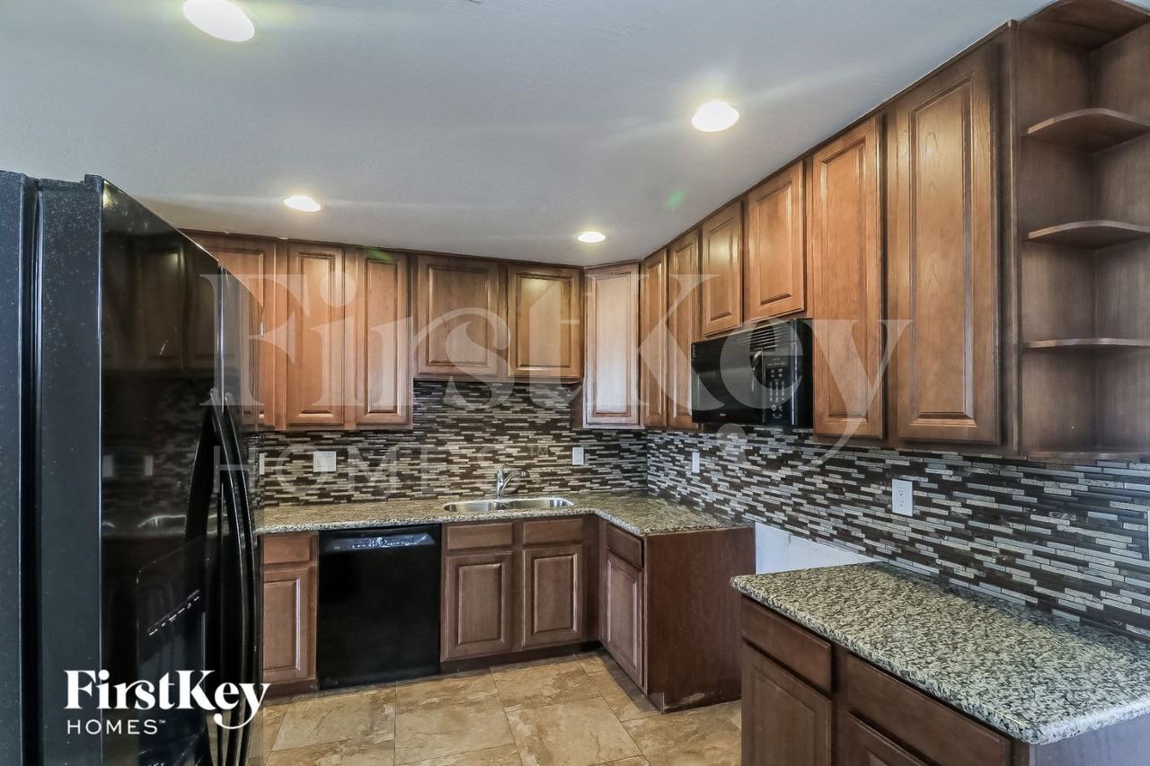 3301 W Windrose Dr - Photo 6 of 15