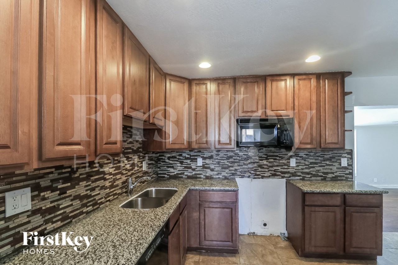 3301 W Windrose Dr - Photo 7 of 15