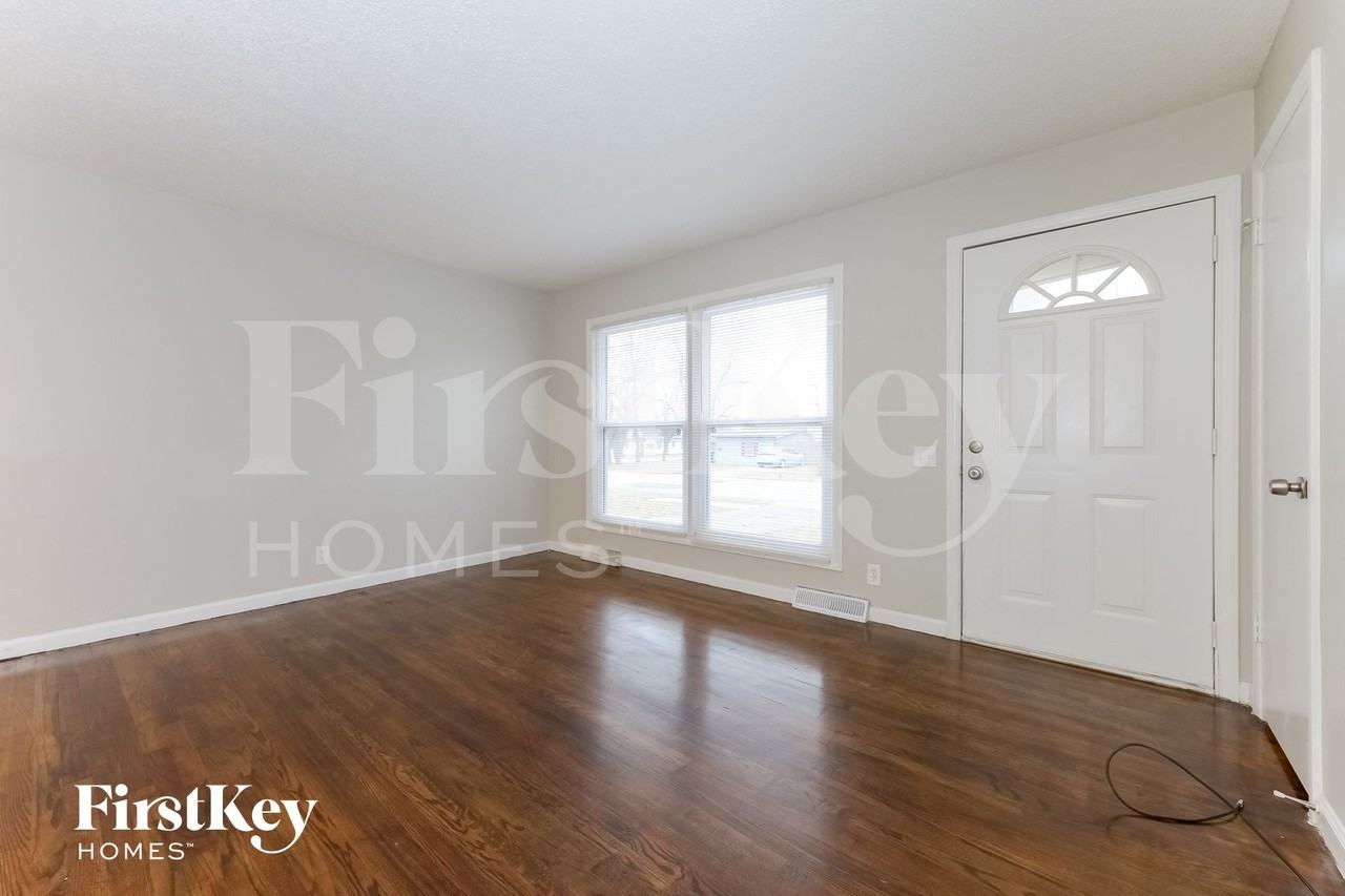 210 Berry Ave - Photo 2 of 14