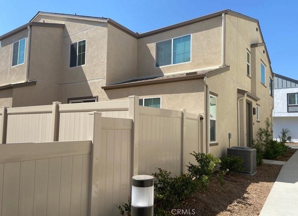 215 Perennial Pl - Photo 3 of 15