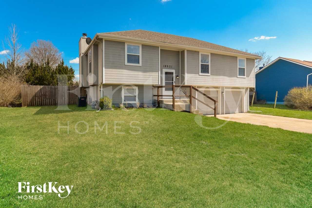 18931 S Ash St - Photo 2 of 15