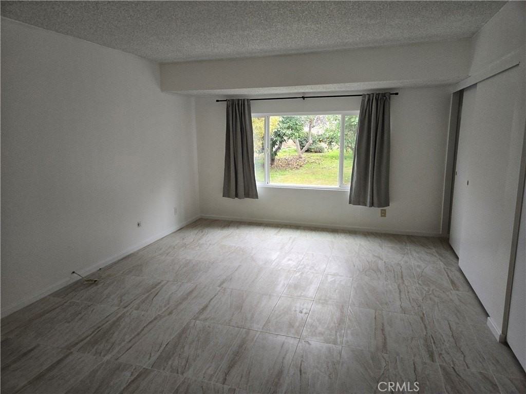 955 Le Conte Dr - Photo 6 of 17