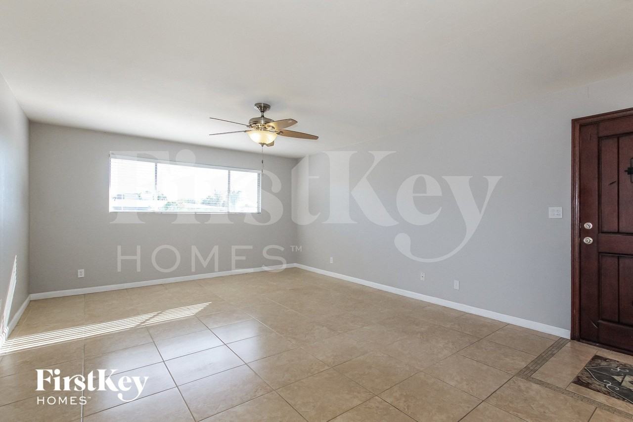 1308 E Seldon Ln - Photo 7 of 15