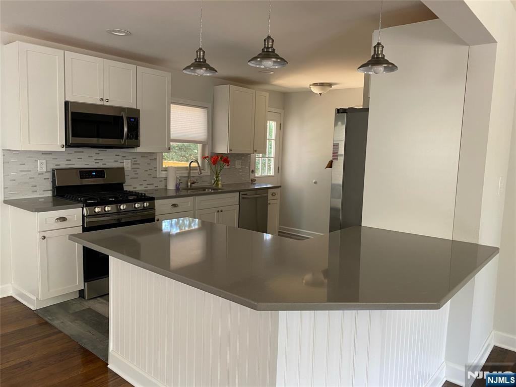 229 Livingston Ave - Photo 4 of 14