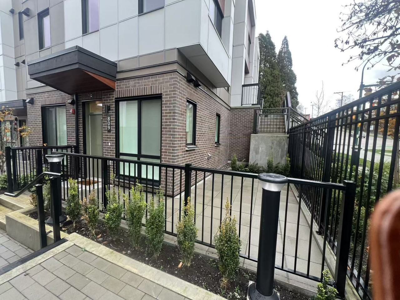 809 W 33rd Ave - Photo 4 of 6