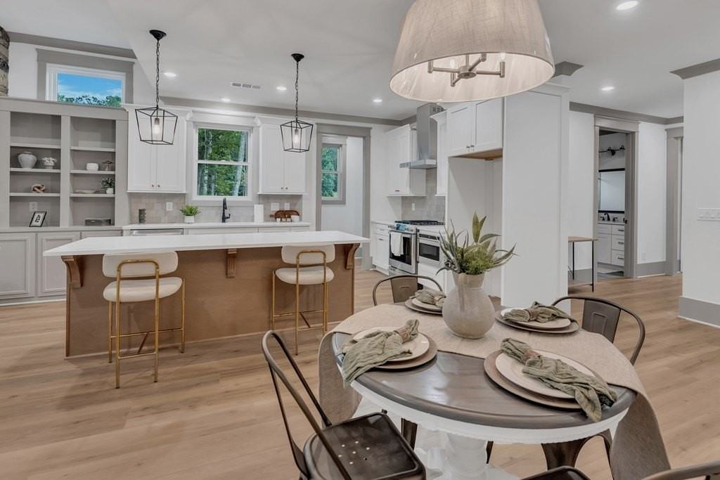 54 Villa Rd - Photo 7 of 25