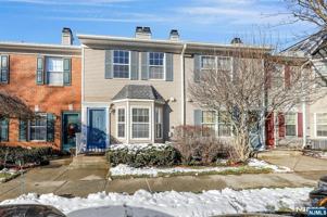 featured image of 2198 Kent Ct