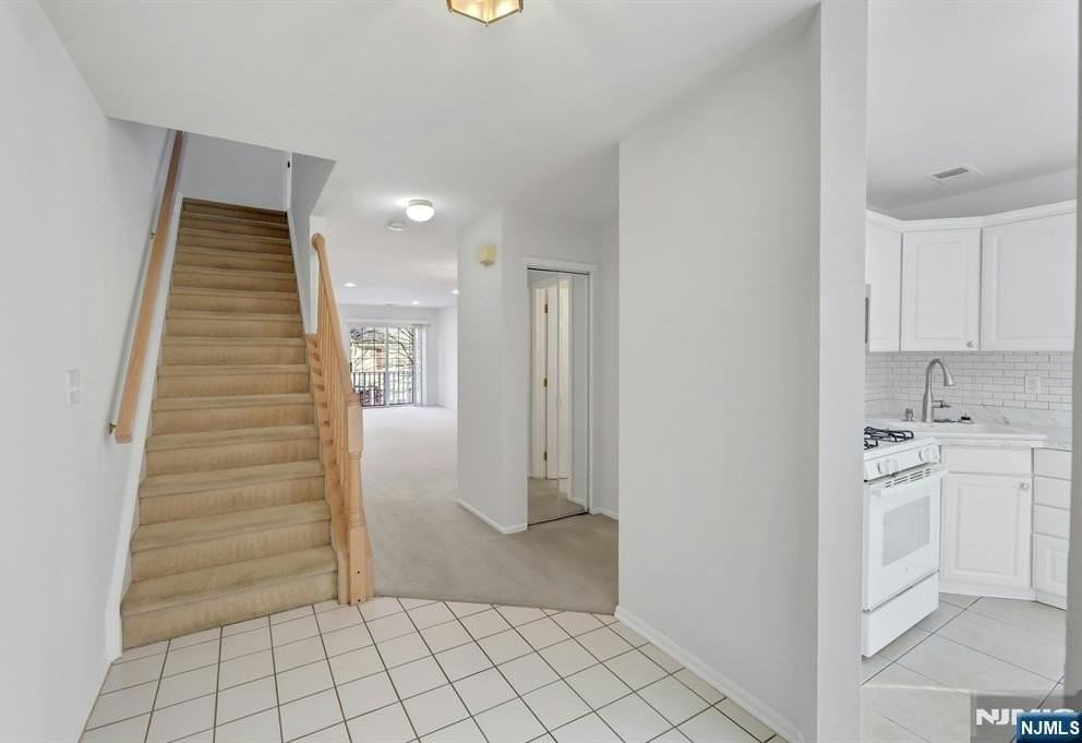 2198 Kent Ct - Photo 3 of 33