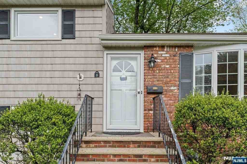 8 Brook Way - Photo 6 of 32