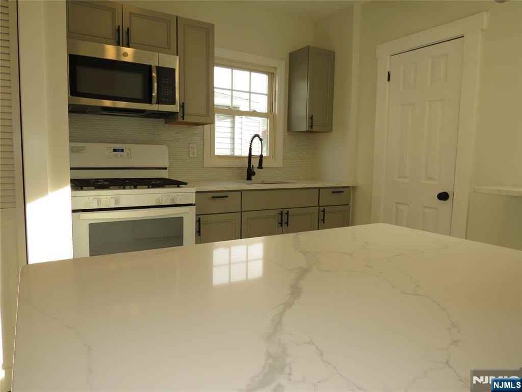 8 Louis St 1st Fl - Photo 7 of 23