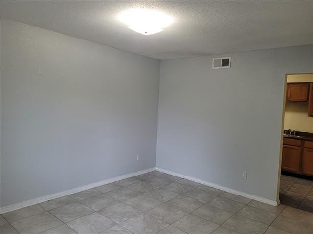 312 W Esplanade Ave - Photo 4 of 18