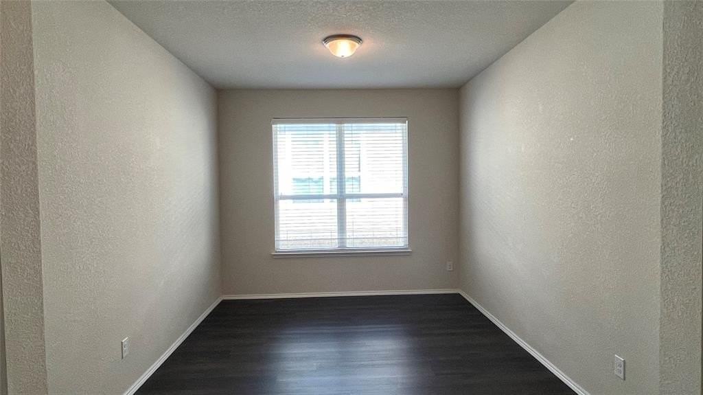 2205 Arrowhead Dr - Photo 3 of 15