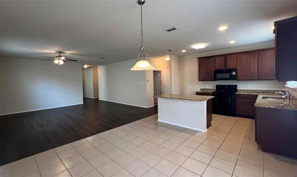 2205 Arrowhead Dr - Photo 4 of 15