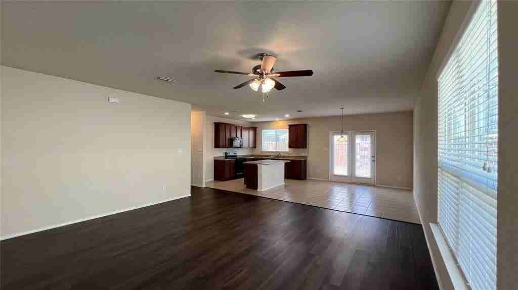 2205 Arrowhead Dr - Photo 5 of 15