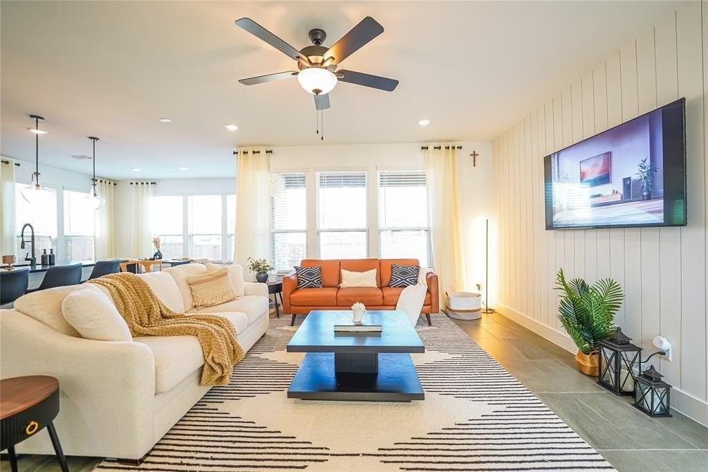 7557 Donnelly Ave - Photo 3 of 34