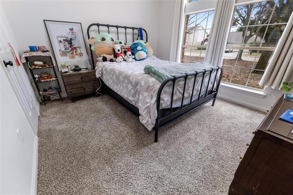 916 Clover Hill Ln - Photo 5 of 40