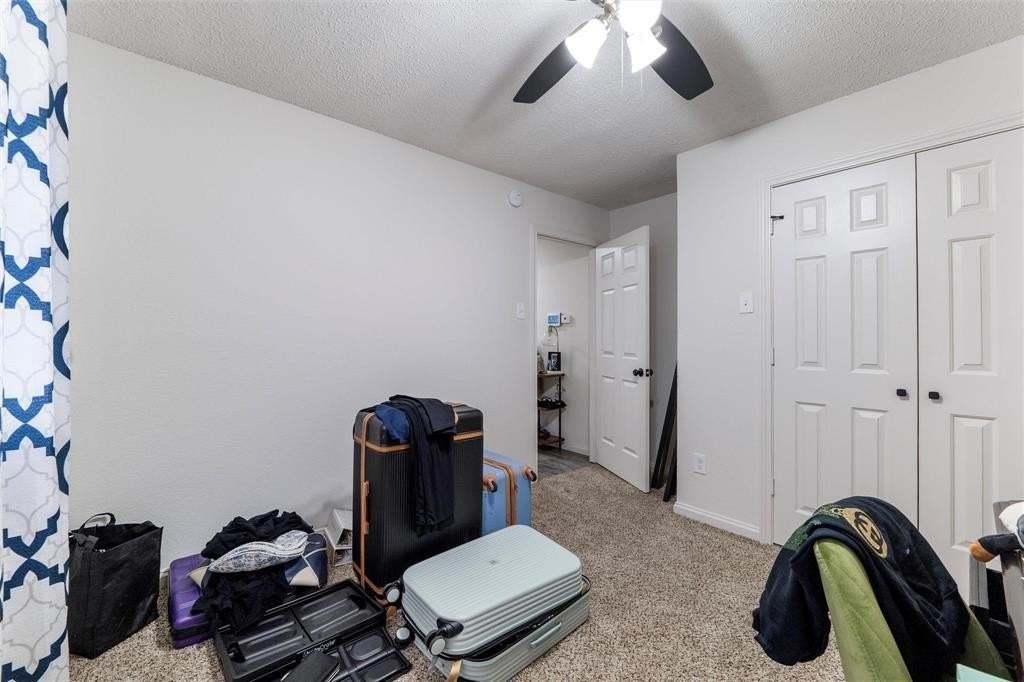 916 Clover Hill Ln - Photo 6 of 40