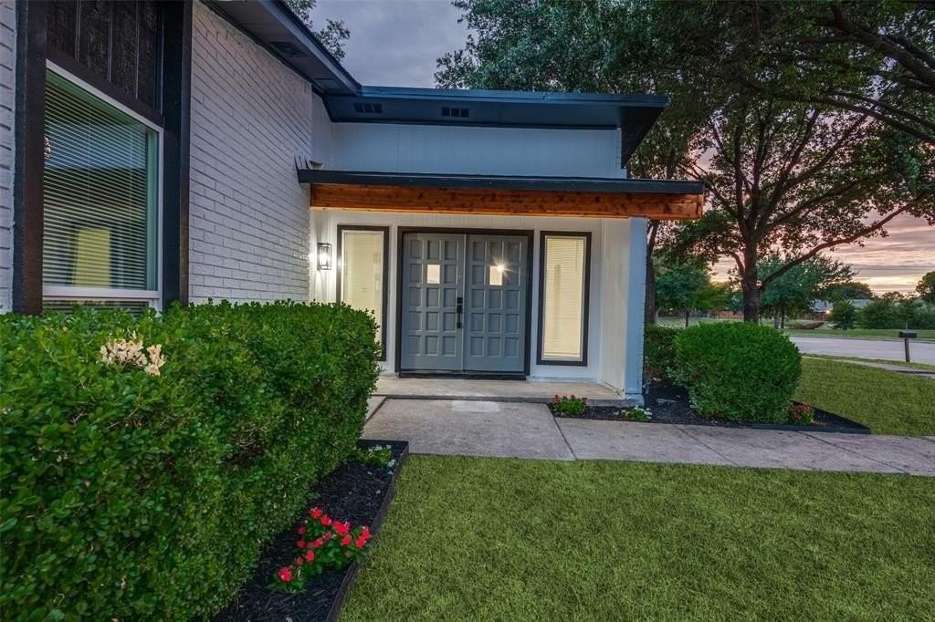 1202 Crestwood Ct - Photo 3 of 24