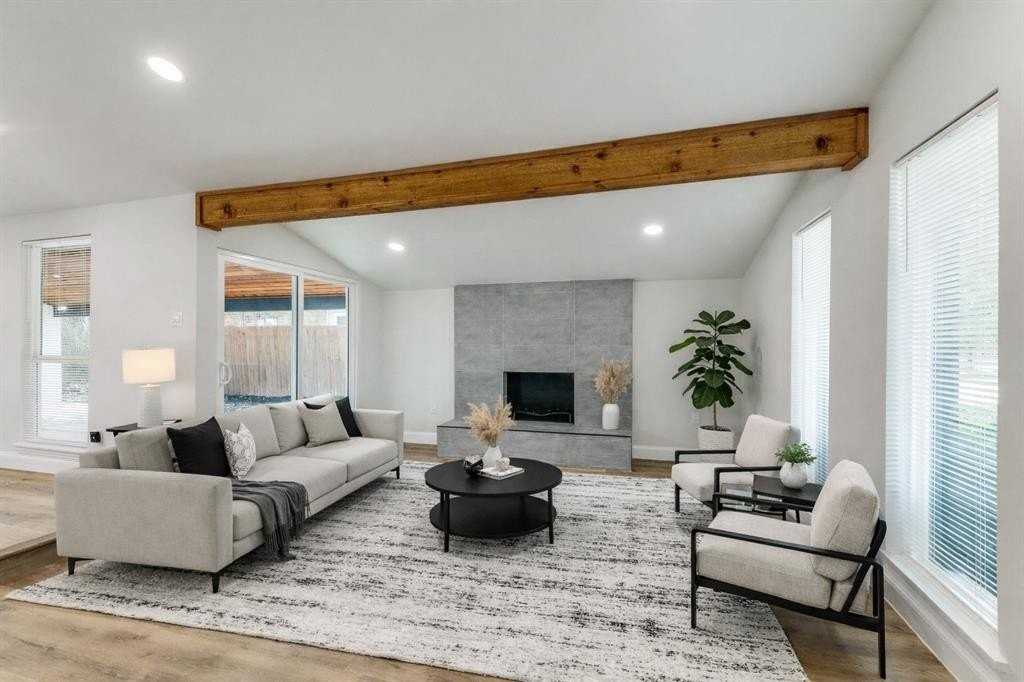 1202 Crestwood Ct - Photo 4 of 24