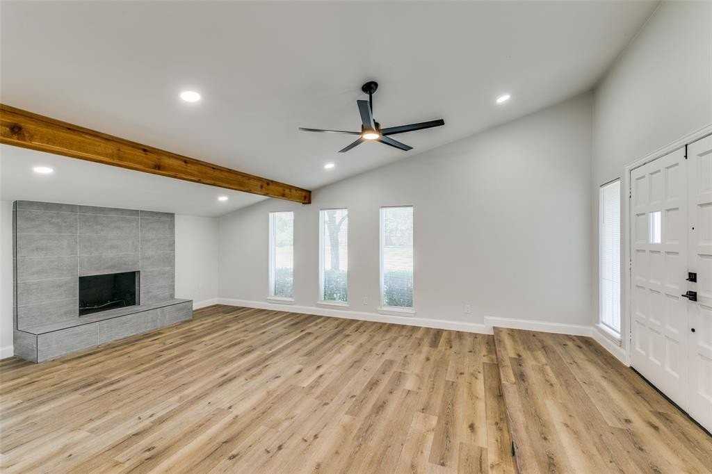 1202 Crestwood Ct - Photo 5 of 24