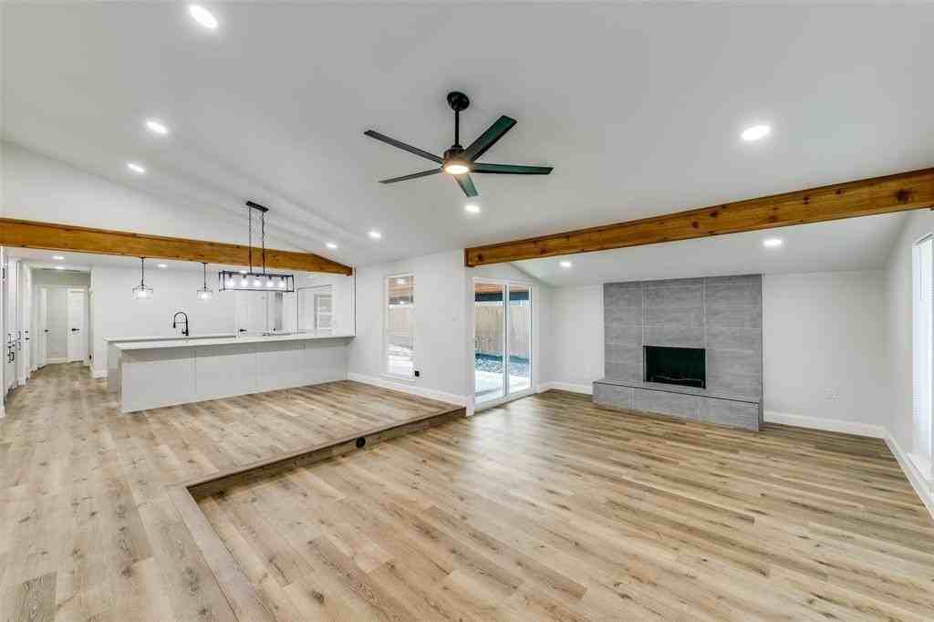 1202 Crestwood Ct - Photo 6 of 24